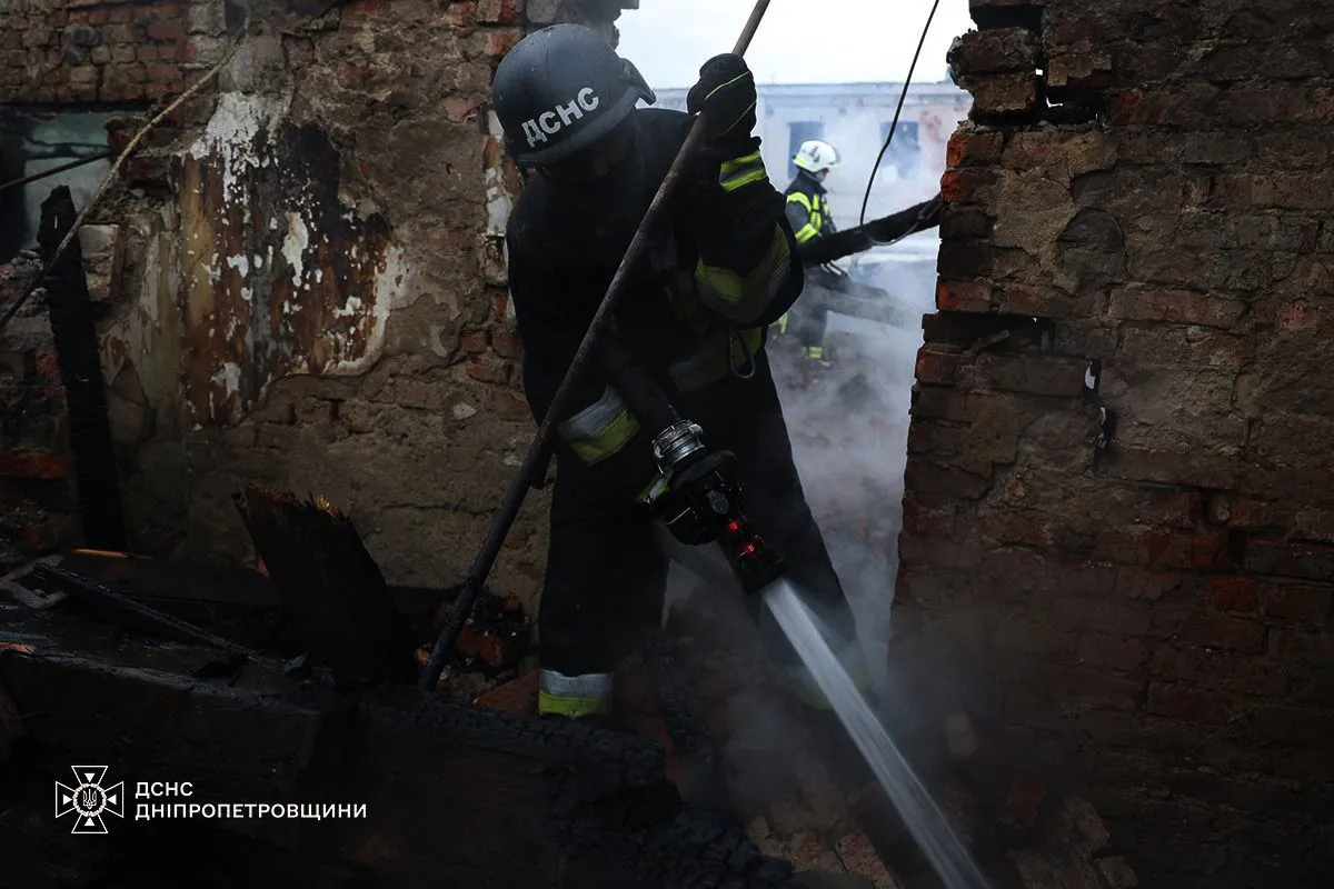 Ліквідація наслідків нічного російського обстрілу Дніпропетровщини.